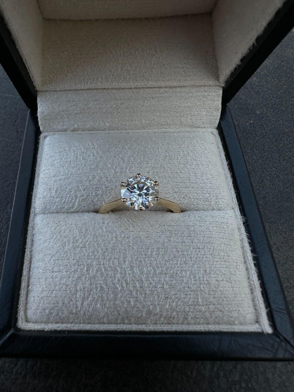 Anillo de Compromiso 2 CT Moissanite en Oro solido (Blanco ó Amarillo) de 14 Kilates