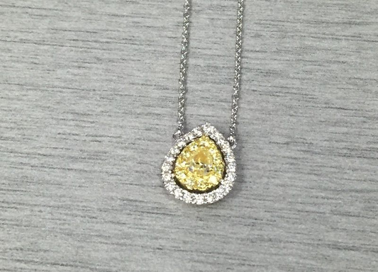 Collar Corte Pera Fancy Yellow Diamond y Diamantes corte redondo