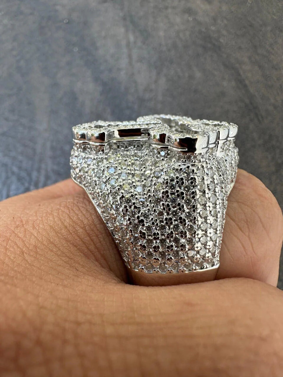 Anillo Cruz Gótico Tupac con Moissanita 6.5ct - Baguette y Redonda - Plata 925